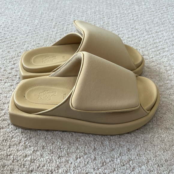 Gia Borghini Scuba Slides in Butter Yellow Size 38.5 (US 8-8.5) - Picture 2 of 10